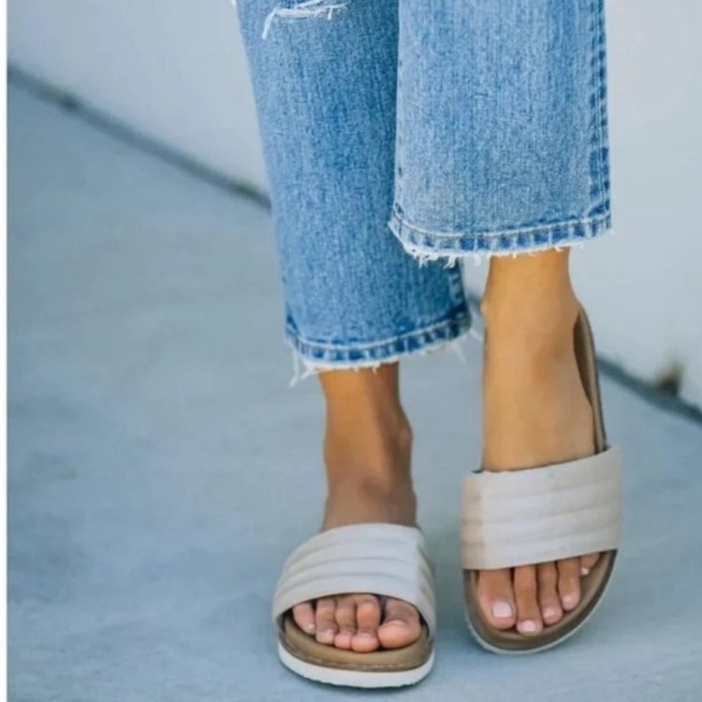 OASIS SOCIETY Suns Out Slide Sandals in Taupe Size 9